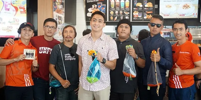 Peduli Lingkungan, The Jawara Band Rela Punguti Sampah