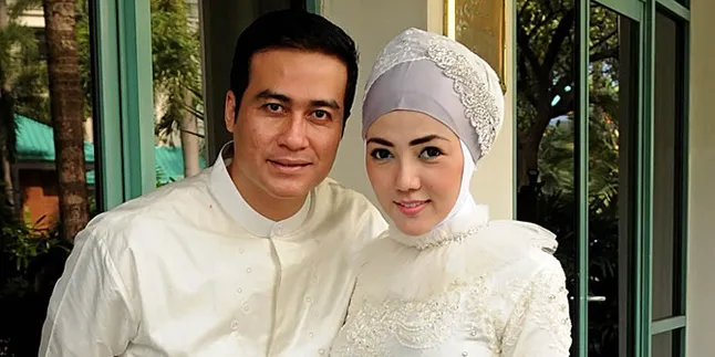 Pegang Paha Devi, Adjie Pangestu Mengaku Hanya Menenangkan Pegang Paha Devi, Adjie Pangestu Mengaku Hanya Menenangkan