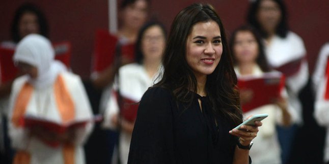 Pelajari Lagu Yang Belum Familiar, Raisa Download Album Chrisye