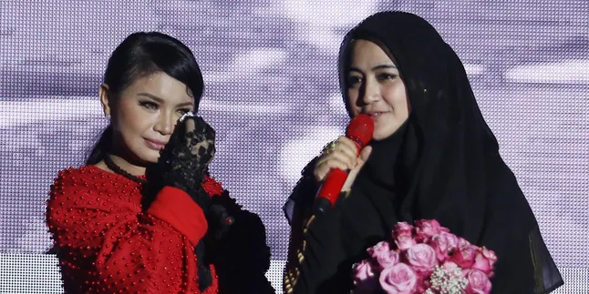 Pelaku Pencurian Gunakan Uang Pipik Untuk Beli Handphone Pelaku Pencurian Gunakan Uang Pipik Untuk Beli Handphone