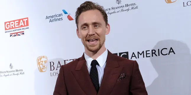 Peluk Wanita Misterius, Tom Hiddleston Move On Dari Taylor Swift? Peluk Wanita Misterius, Tom Hiddleston Move On Dari Taylor Swift?
