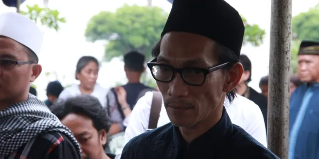 Pemakaman Almarhum Ayah, Anto Hoed Rasakan Kehilangan