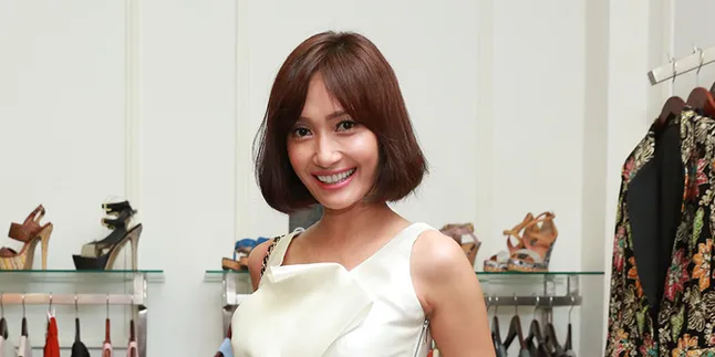 Pembelaan Artika Sari Devi Terhadap Generasi Milenial