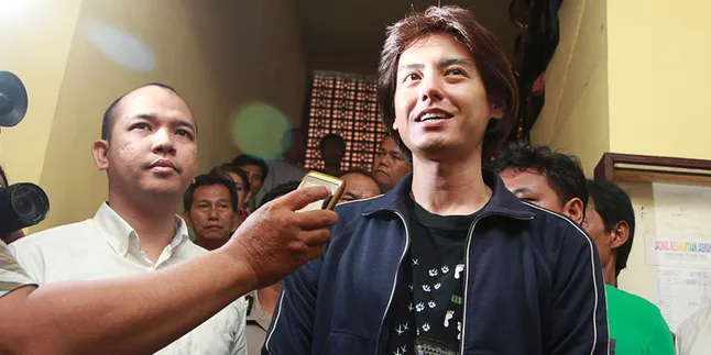 Pemeriksaan Selesai, Roger Danuarta Terlihat Sehat Pemeriksaan Selesai, Roger Danuarta Terlihat Sehat