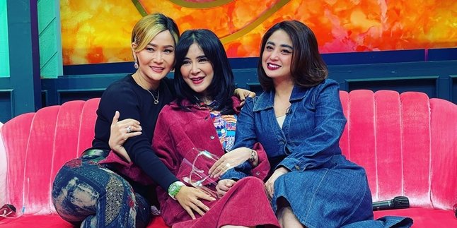 The Owner of Viral Dangdut Dance in Its Time, Portrait of Inul Daratista, Uut Permatasari, & Dewi Perssik's Reunion - Beautiful and Ageless!