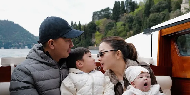 Nikita Willy Photoshoot with Indra Priawan and Their 2 Children, So United