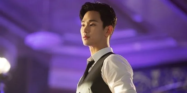 Pemotretan Perdana Kim Soo Hyun Pasca Selesai Wamil, Ganteng Bikin Silau! Pemotretan Perdana Kim Soo Hyun Pasca Selesai Wamil, Ganteng Bikin Silau!