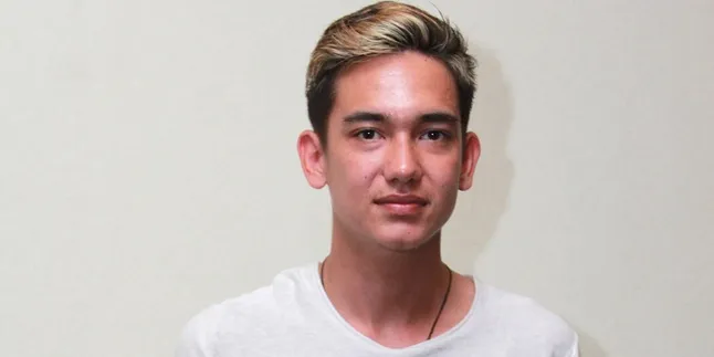 Pemotretan Poster '3 DARA', Adipati Dolken Rasakan Jadi Perempuan