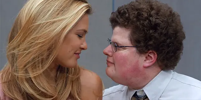 Pemuda Pencium Bar Rafaeli Ditawari Main Film Porno