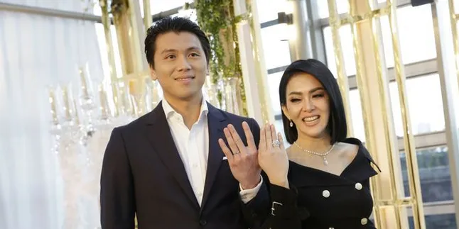 Penampakan Detail Cincin Kawin Syahrini, Berlian 11 Carat Berukuran Raksasa