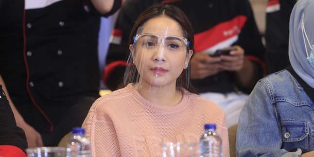 Appearance of Nagita Slavina's Bracelet that is Said to Resemble a Rubber Bracelet But Costs Rp28 Million, Netizens: Even though it's small