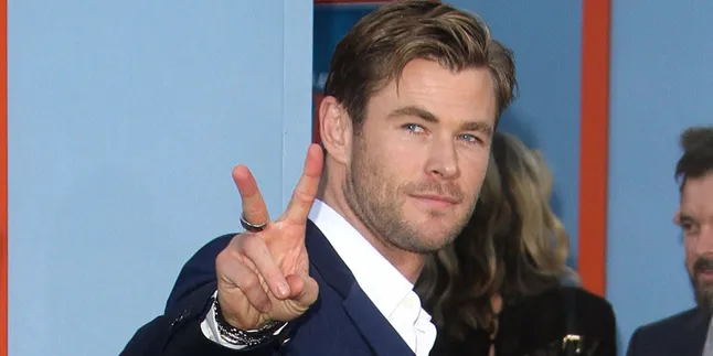 Penampakan Perdana Chris Hemsworth Jadi Pemburu Hantu, Ganteng!