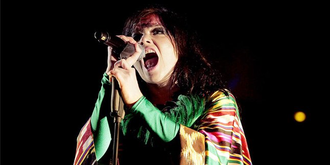 Penampilan Baru Bjork, Mengerikan Sekaligus Menakjubkan