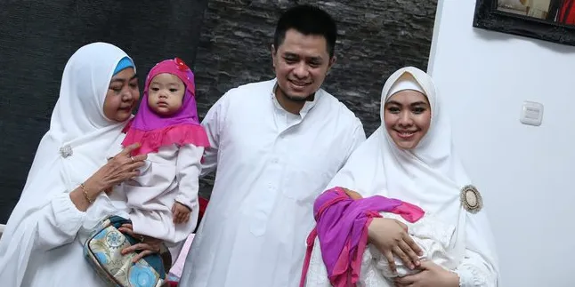 Penampilan Baru Khadeejah Putri Oki Setiana Pasca Aqiqah, Gundul! Penampilan Baru Khadeejah Putri Oki Setiana Pasca Aqiqah, Gundul!