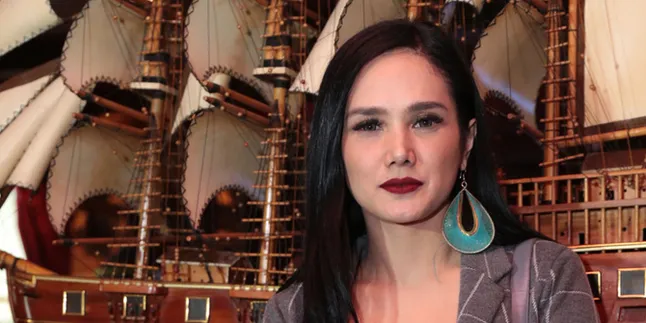 Penampilan Mulan Jameela Ketika SMA, Berhijab Putih dan Bermata Biru