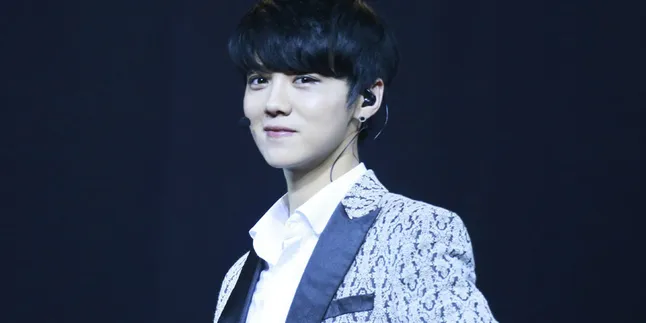 Penampilan Pertama Luhan Pasca Hengkang Dari EXO, Seperti Apa? Penampilan Pertama Luhan Pasca Hengkang Dari EXO, Seperti Apa?