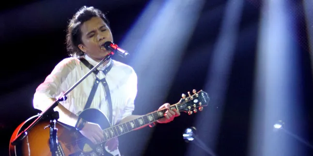 Penampilan Terakhir, Alex Rudiart Bergaya Bondage