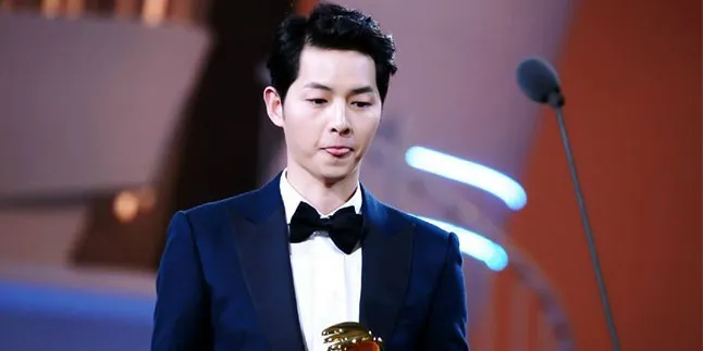 Penampilan Terbaru Song Joong Ki, Awet Muda Makin Cute Gemesin