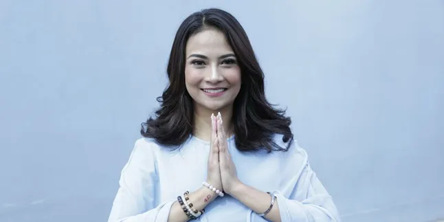 Penampilan Vanessa Angel dengan Baju Tahanan, Berubah Drastis!