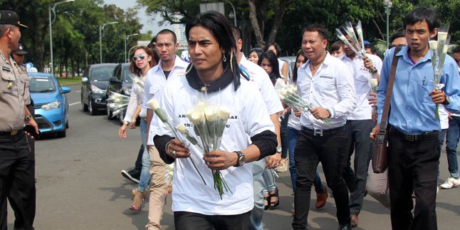 Penampilannya Dihina, Ini Tanggapan Charly Van Houten