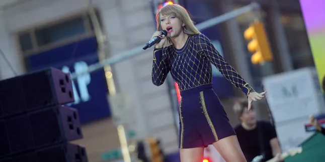 Penari Latar Konser Tur Taylor Swift Menangis! Kenapa?