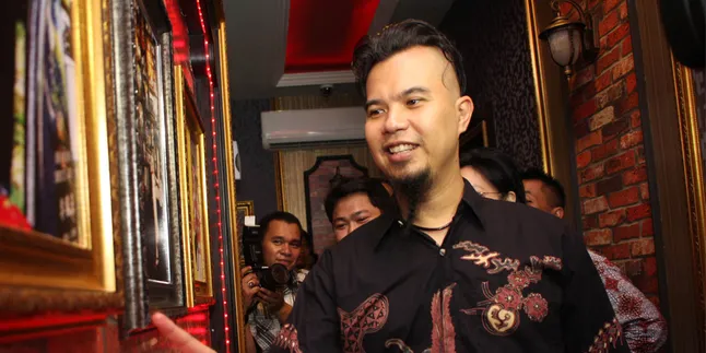 Pengacara Ahmad Dhani Anggap Farhat Lecehkan Polisi! Pengacara Ahmad Dhani Anggap Farhat Lecehkan Polisi!