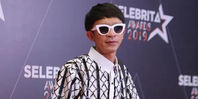 Pengakuan Aming Soal Pakai Alat Bantu Pendengaran dan Konsumsi Ganja Saat SD