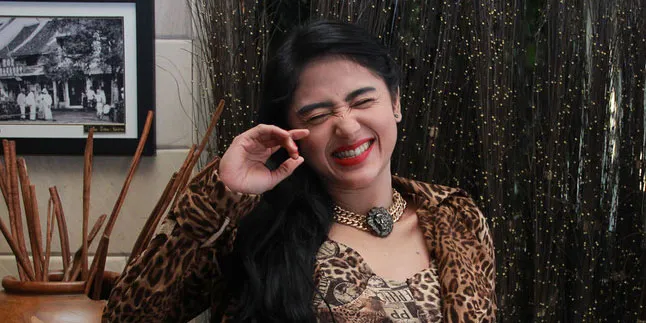 Pengalaman Menyeramkan Dewi Perssik Ketika Syuting 'BANGKIT DARI LUMPUR' Pengalaman Menyeramkan Dewi Perssik Ketika Syuting 'BANGKIT DARI LUMPUR'