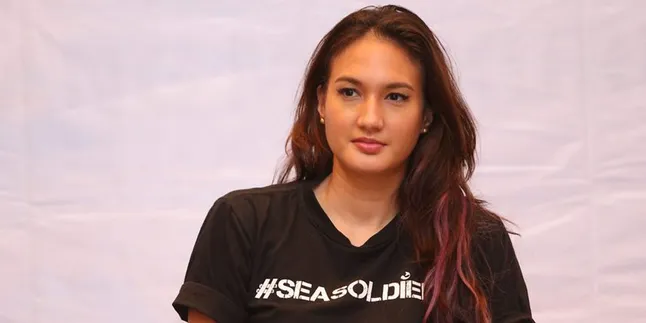 Pengalaman Nadine Chandrawinata Injak Bulu Babi Saat Diving Pengalaman Nadine Chandrawinata Injak Bulu Babi Saat Diving