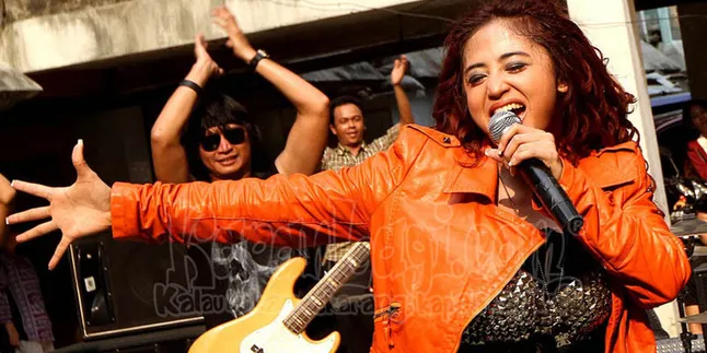 Pengamen Jalanan Asal Malang Duet Dengan Dewi Perssik