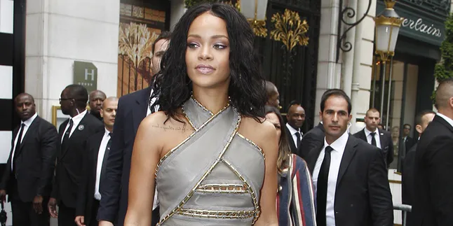 Pengeluaran Rihanna Untuk Fashion, Bisa Bangun Istana!