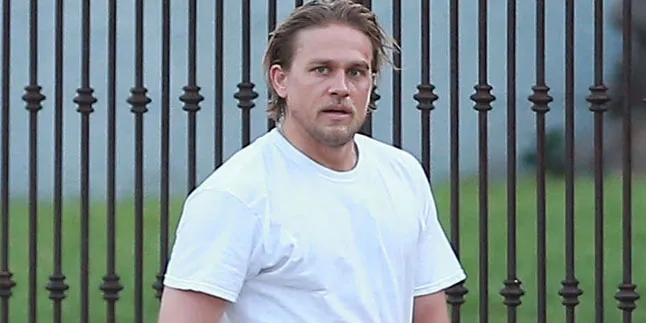 Pengganti Charlie Hunnam Akan Diumumkan Segera Pengganti Charlie Hunnam Akan Diumumkan Segera