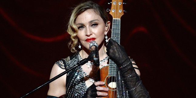 Penghormatan Buat Korban, Madonna Gelar Gigs Kejutan di Paris