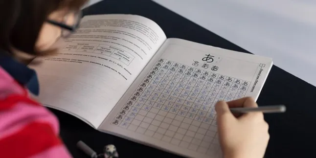Penjelasan Partikel De dalam Bahasa Jepang, Lengkap dengan Contoh Kalimat - Jenis Partikel Lainnya Penjelasan Partikel De dalam Bahasa Jepang, Lengkap dengan Contoh Kalimat - Jenis Partikel Lainnya