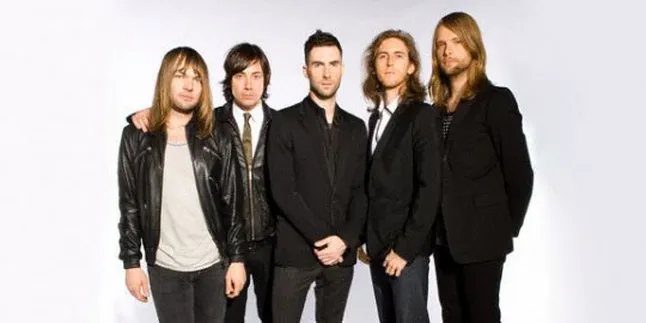 Penonton Antusias Jelang Konser Maroon 5