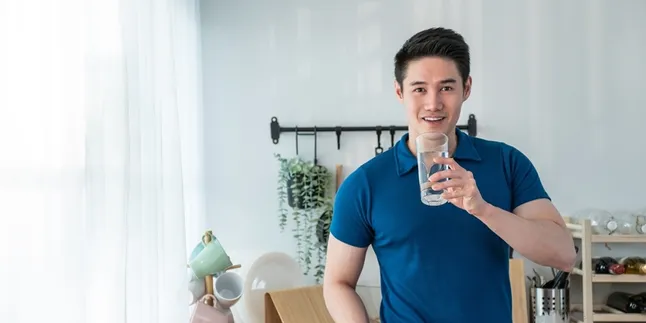 Pentingnya Jaga Asupan Mineral Esensial Selama Nonton Bola, Begini Saran Dokter!