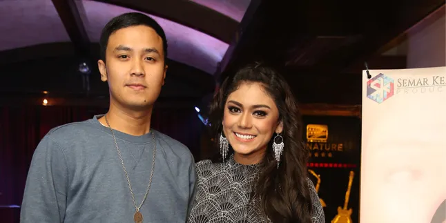 Penuh Emosi, Thalita Latief Ungkap Dennis Lyla Tak Pernah Temui Anak dan Berikan Nafkah Penuh Emosi, Thalita Latief Ungkap Dennis Lyla Tak Pernah Temui Anak dan Berikan Nafkah