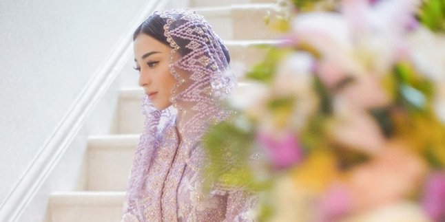 Full of Emotion, Nikita Willy Recites the Holy Verses of the Quran Beautifully in the Pre-Wedding Religious Gathering