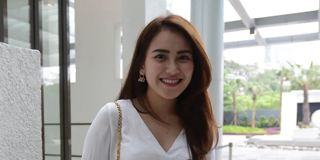 Penuh Kontroversi, Ayu Ting Ting Akhirnya Kembali ke 'Pesbukers'