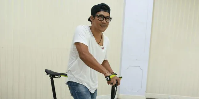 Penuh Risiko, Ini Alasan Nugie Tetap Nekat Bersepeda di Jakarta
