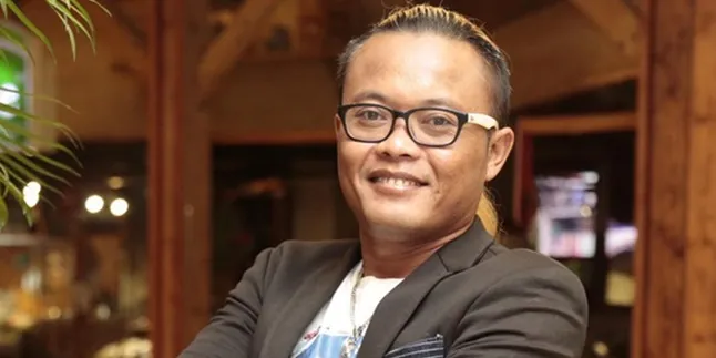 Penuhi Janji Pada Allah, Sule Berangkatkan Umrah dan Belikan Rumah Keluarga Lina