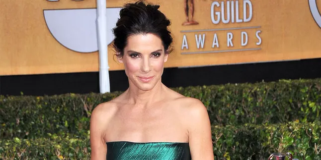 Penulis Novel GRAVITY Gugat Warner Bros, Tapi ...