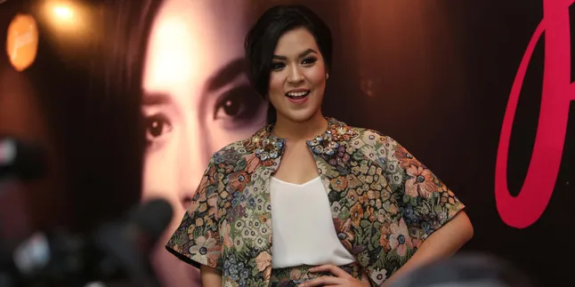 Penyanyi Cantik Ini Enggan Menyajikan Video Klip yang Biasa Saja