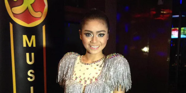 Penyanyi Cantik Ini Gabungkan dangdut & Belly Dance Timur Tengah