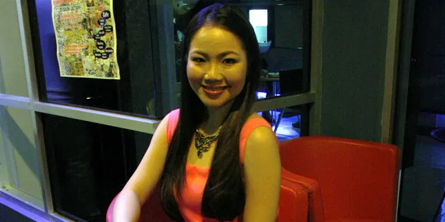 Penyanyi Filipina, Sabrina Suka Bunga-Bunga di Kota Malang