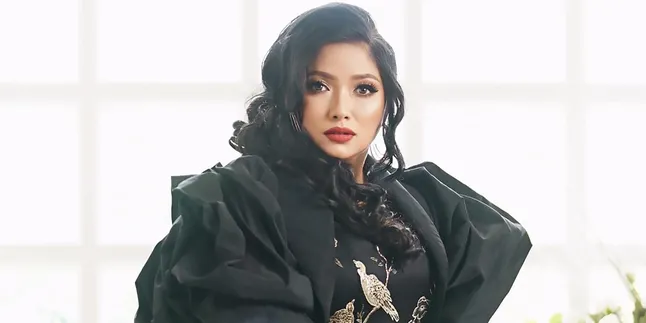 Penyanyi Populer 90-an Fryda Lucyana Kembali dengan Single 'Sumpahku' Penyanyi Populer 90-an Fryda Lucyana Kembali dengan Single 'Sumpahku'