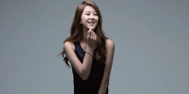 Penyanyi Solbi Akhirnya Lulus Kuliah