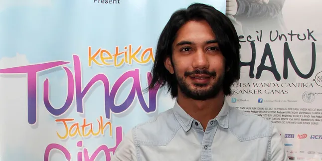 Peran Gaya Rambut Buat Reza Rahadian