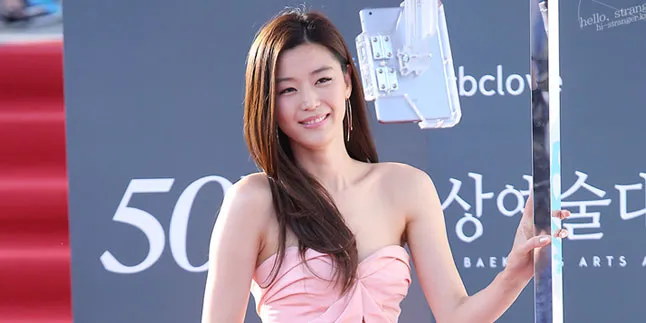 Perankan Sniper, Jun Ji Hyun Pilih Abaikan Wajah Cantiknya