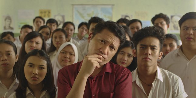 Play the Role of a Disciplined Person in 'Crazy Teachers', Gading Marten Draws Many Lessons